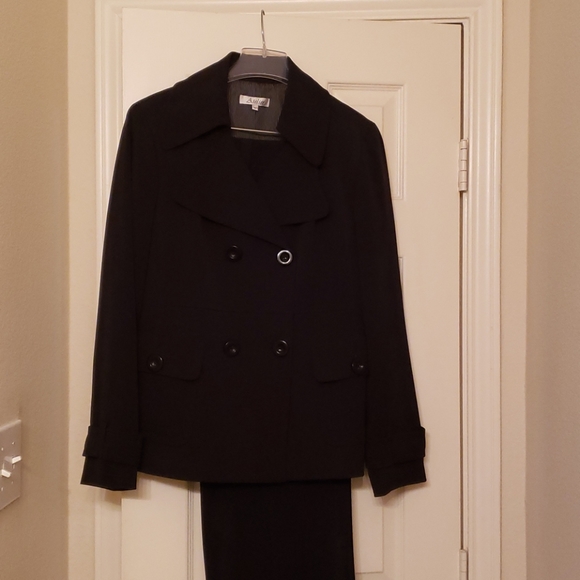 Suit - Picture 2 of 4